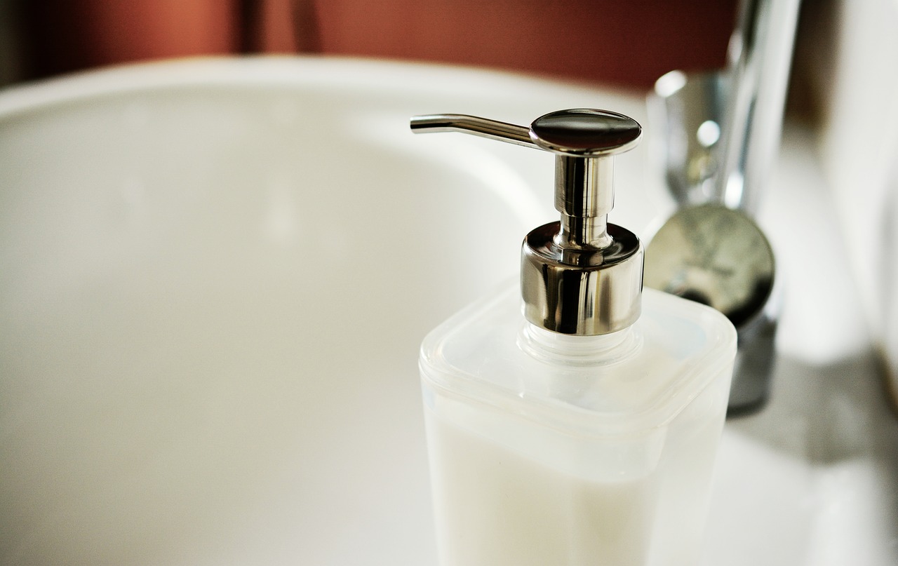 soap-dispenser-2337697_1280